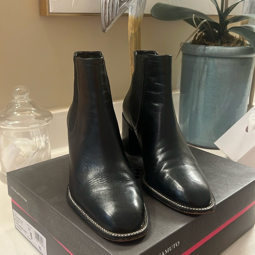 Vince Camuto ankle bootie